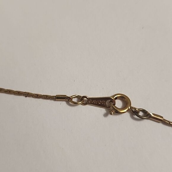 Avon Faceted Blue Glass Square Cut Solitaire Pendant Necklace Womens - Picture 3 of 4